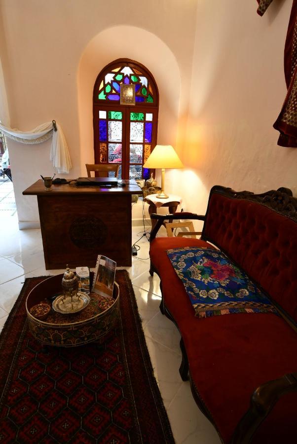 Riad Alkatib מקנס מראה חיצוני תמונה